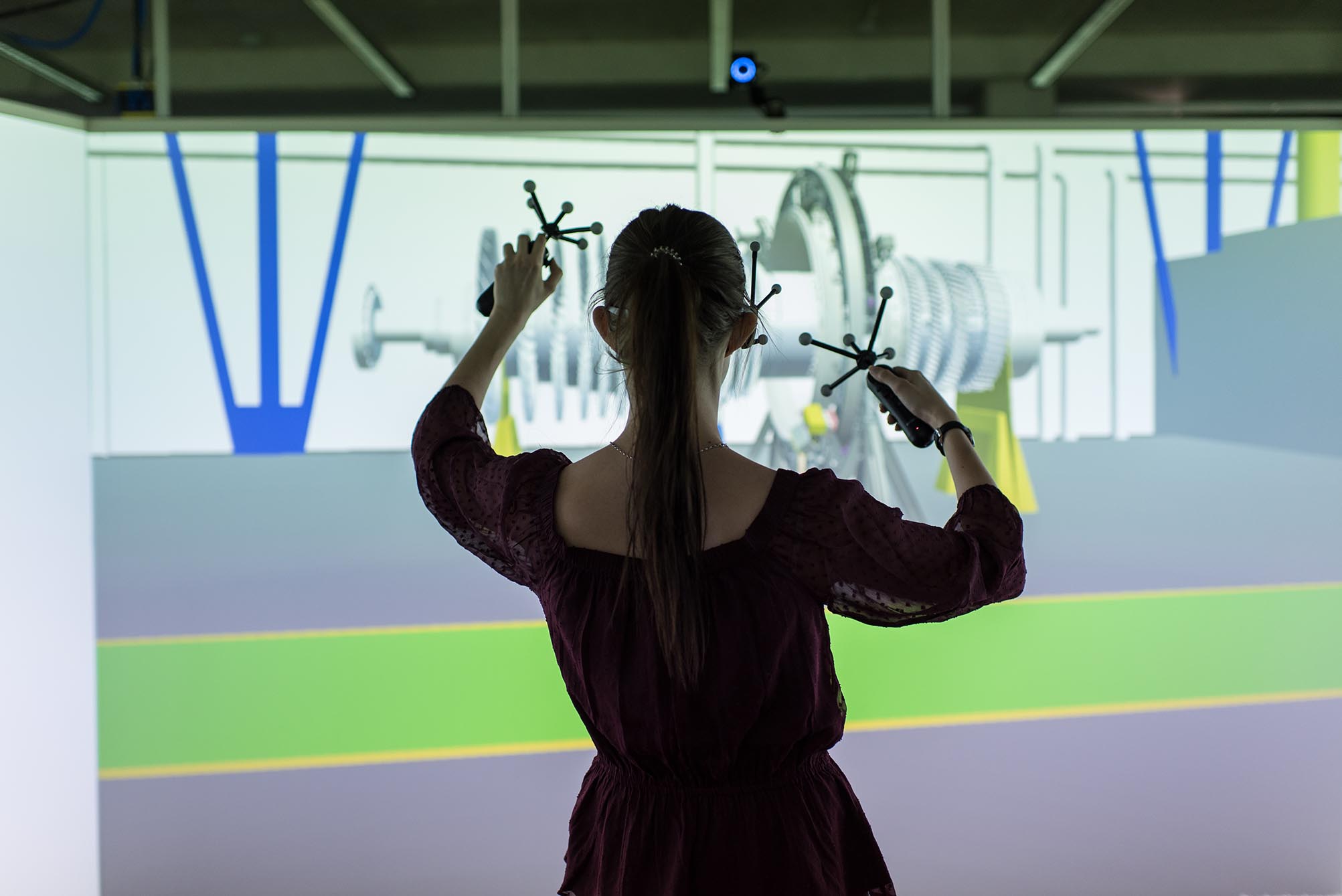 Studentin in der 3D CAVE